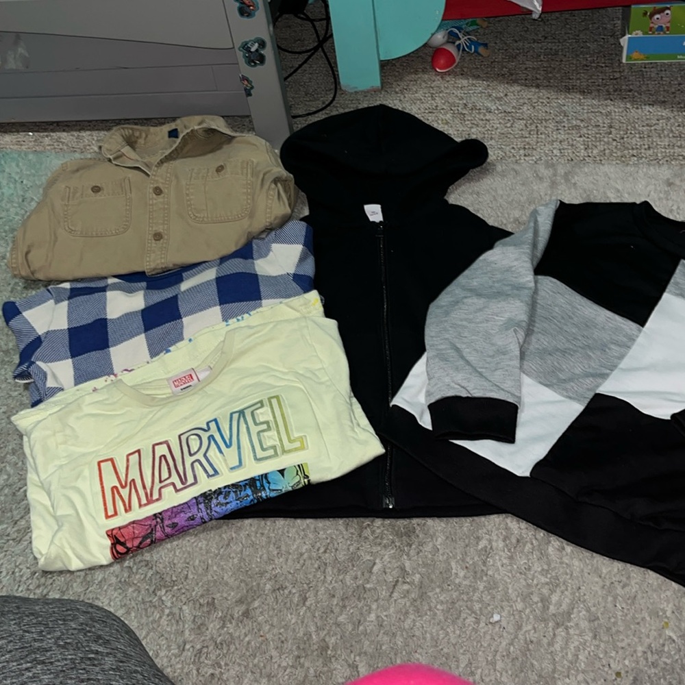 Bundle of boys’ tops!!